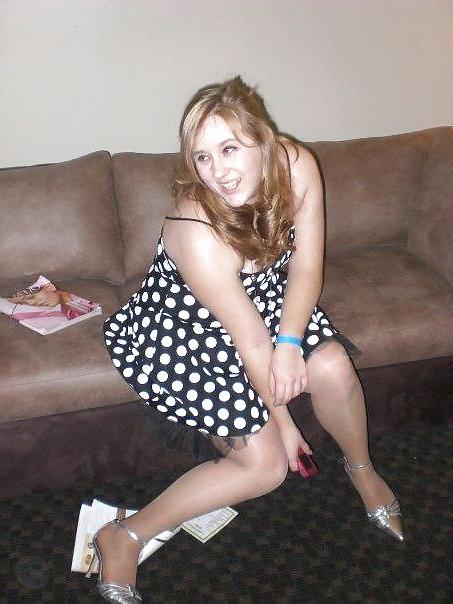 25P Nylon - upskirt - leg 29