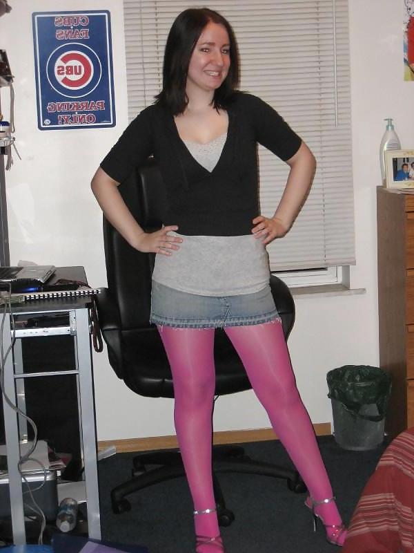 25P Nylon - upskirt - leg 29