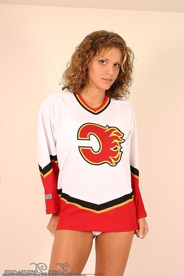 20P Pictures of teen Karen Dreams going wild for her team