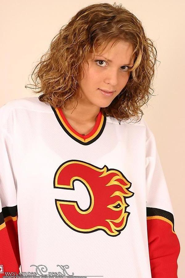 20P Pictures of teen Karen Dreams going wild for her team