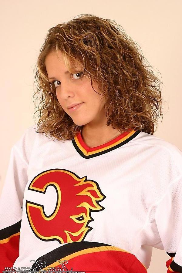 20P Pictures of teen Karen Dreams going wild for her team