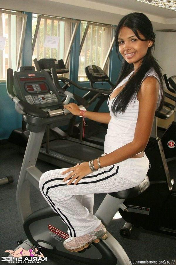 15P Pictures of teen star Karla Spice getting hot while she works out