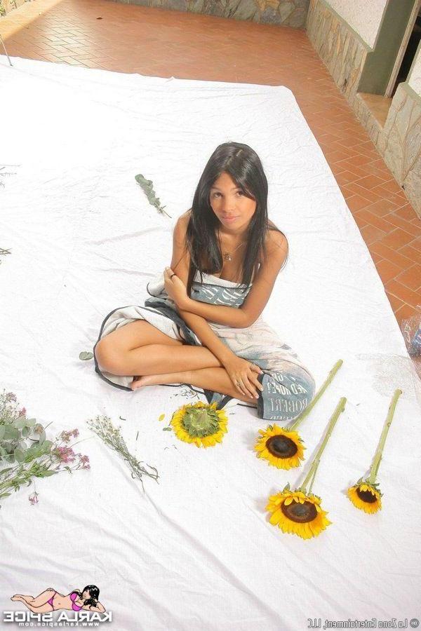 15P Pictures of teen amateur Karla Spice waiting for you to please her