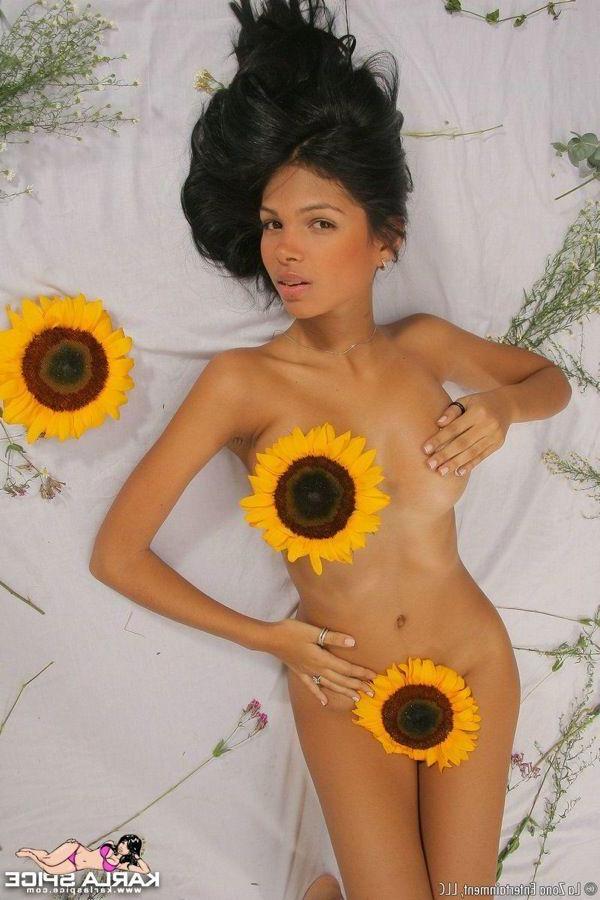 15P Pictures of teen amateur Karla Spice waiting for you to please her