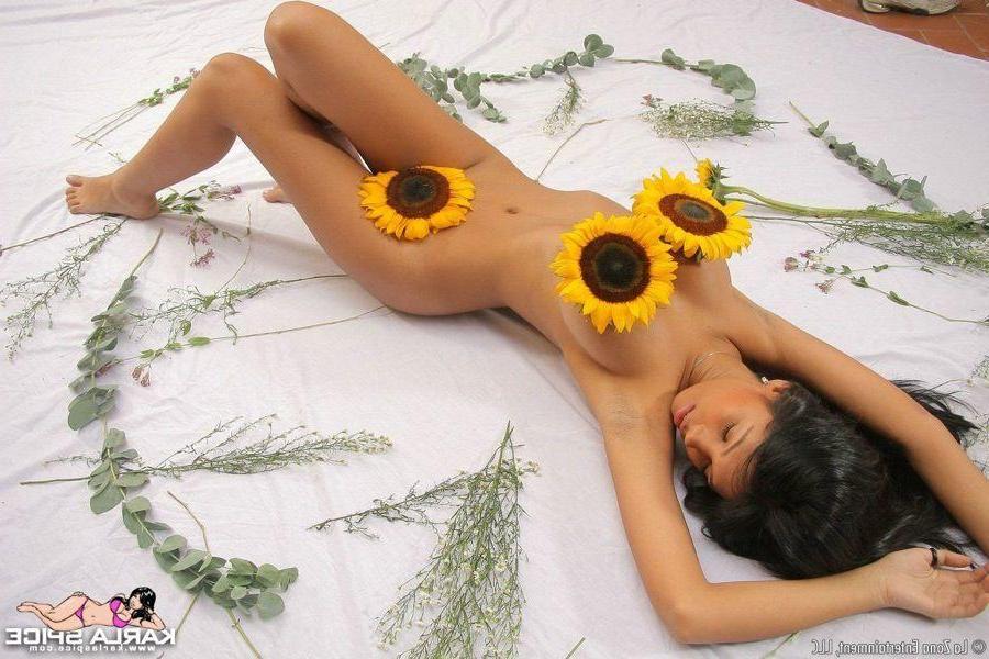 15P Pictures of teen amateur Karla Spice waiting for you to please her