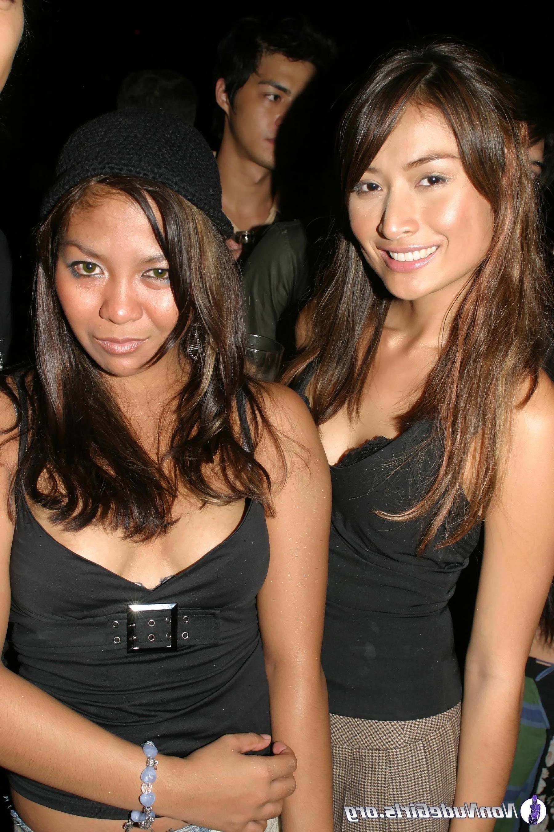 20P Pictures of hot club girls doing their thing