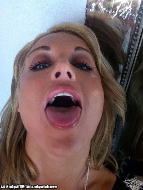 15P Pictures of Kayden Kross taking hot pics of herself