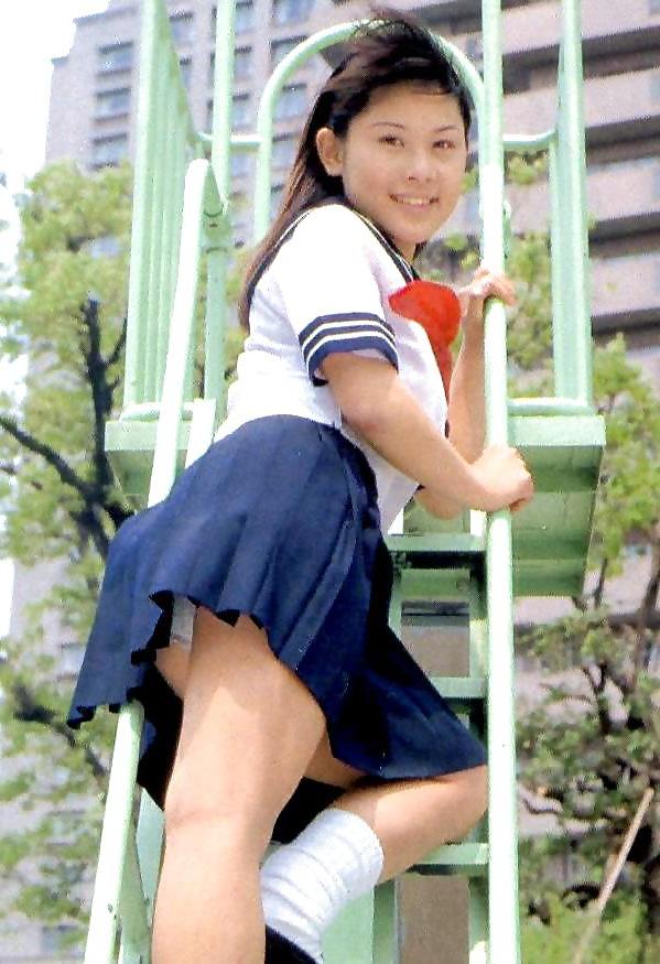 25P High school girls 01
