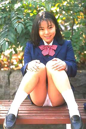 25P High school girls 01