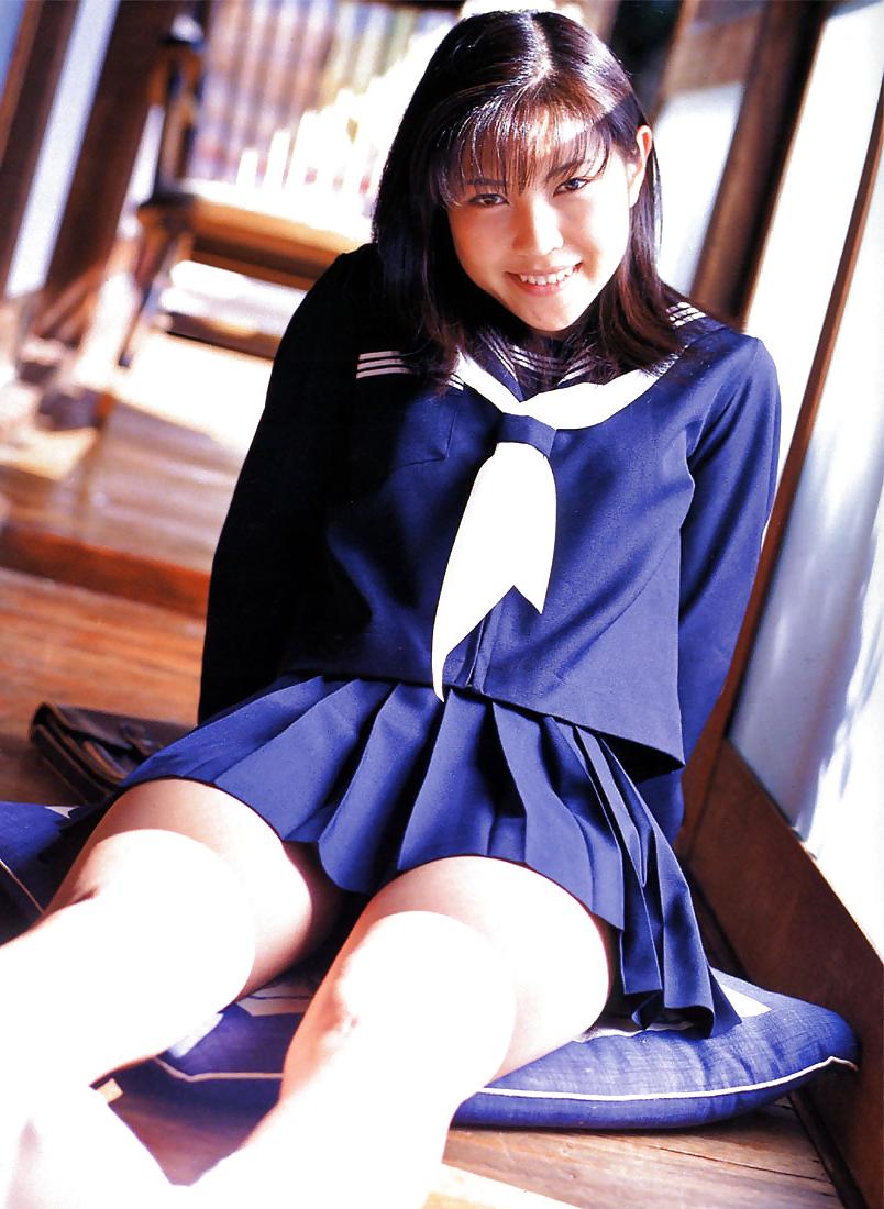 25P High school girls 01