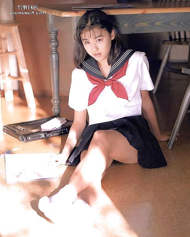 25P High school girls 01