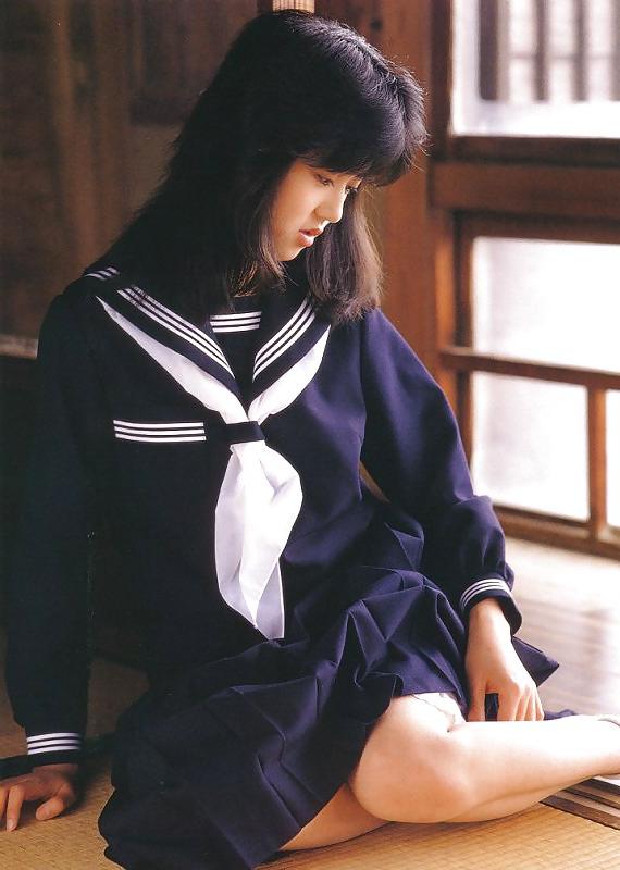 25P High school girls 01