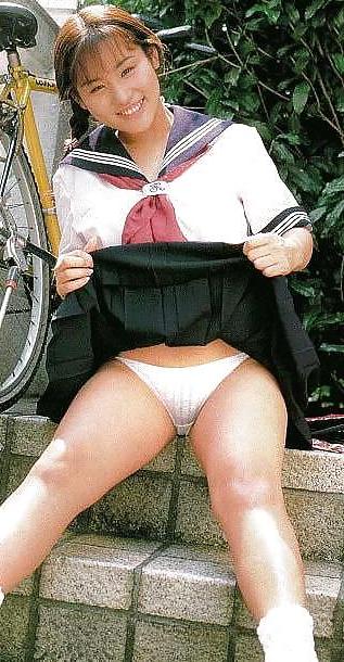 25P High school girls 08