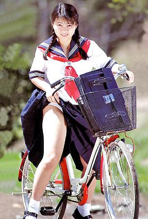 25P High school girls 08