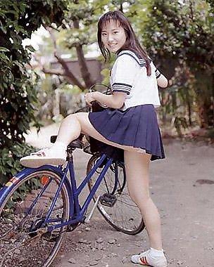 25P High school girls 08