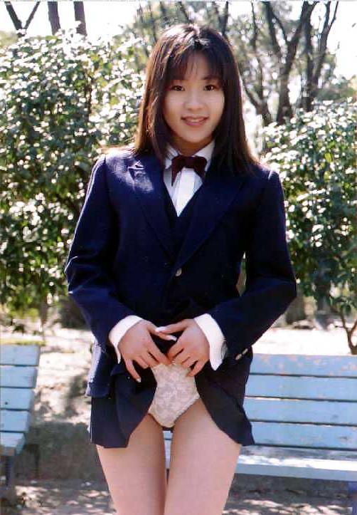 25P High school girls 08