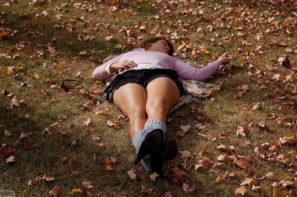 8P Hot coed Keisha Grey invites you on a private picnic