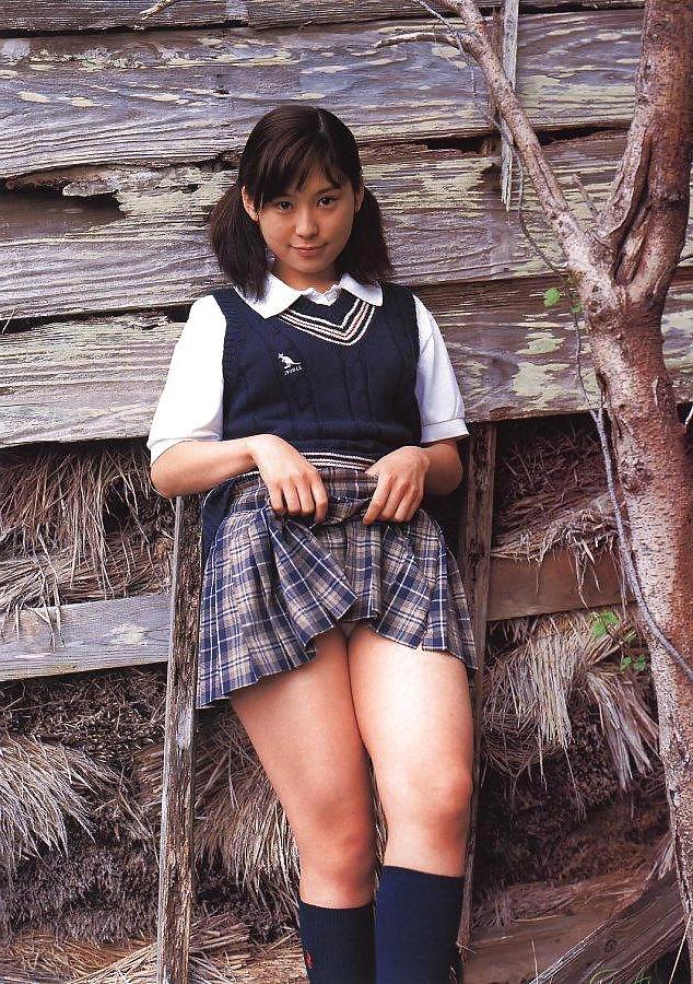 25P High school girls 09