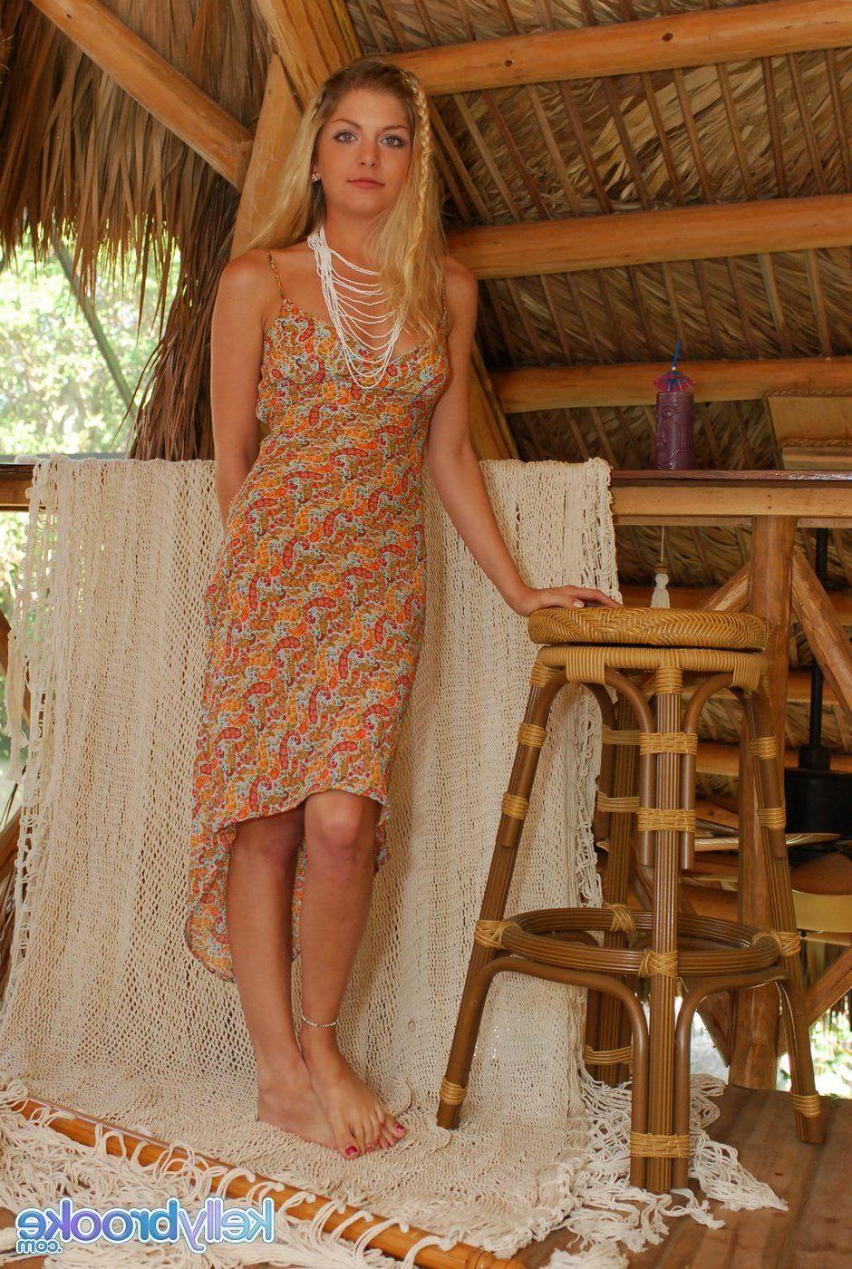 20P Pictures of teen Kelly Brooke playing with her pussy on vacation