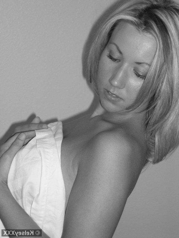 20P Pictures of Kelsey XXX all nude in black and white