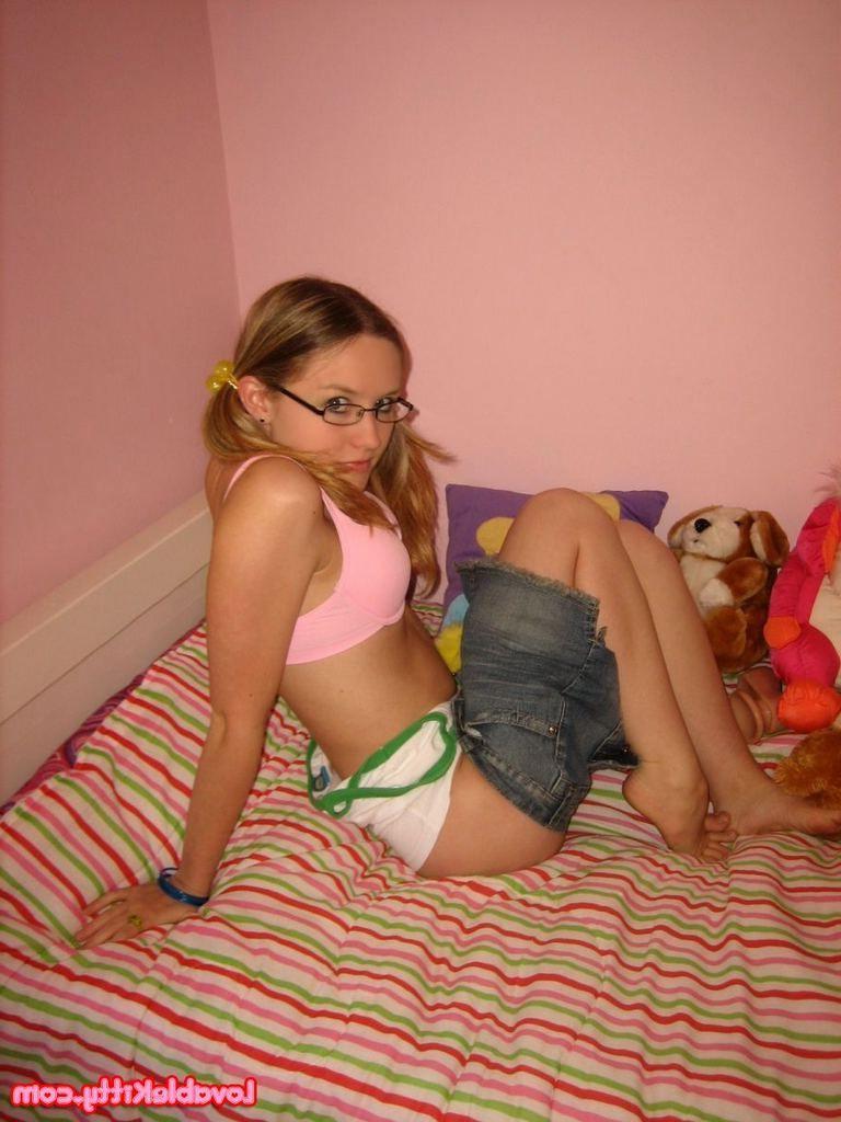 15P Pictures of teen chick Lovable Kitty fucking herself with a huge dildo