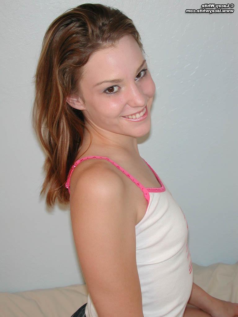 20P Pics of teen cutie Lacey White waiting for you in bed