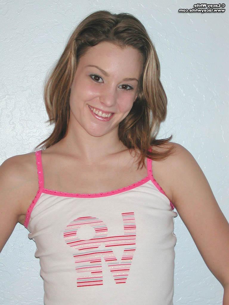 20P Pics of teen cutie Lacey White waiting for you in bed