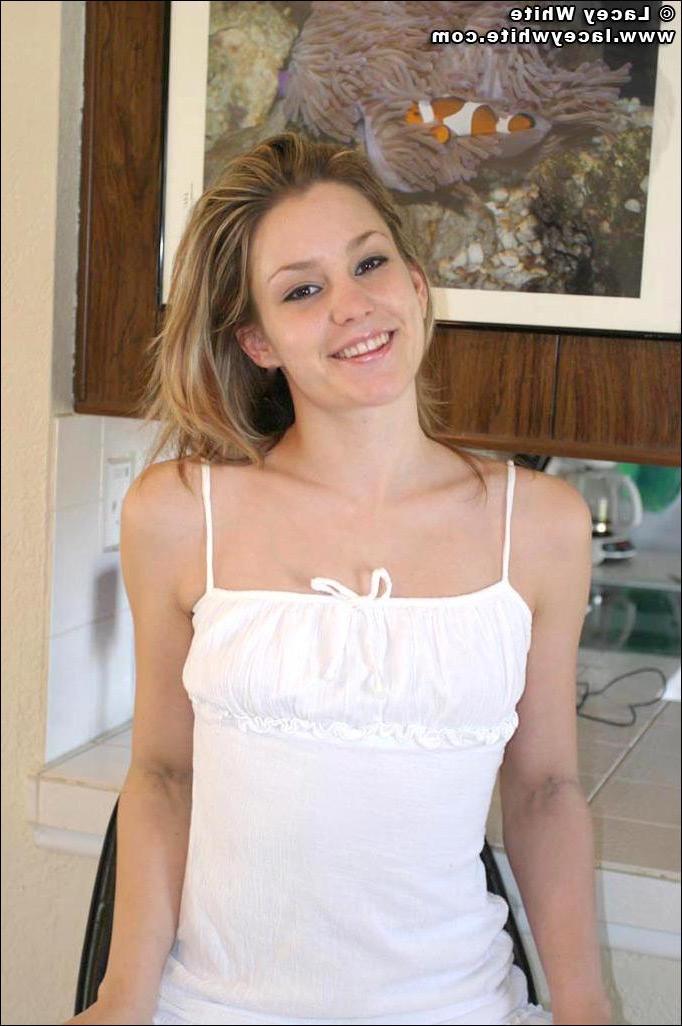 20P Pics of teen Lacey White showing her hotness