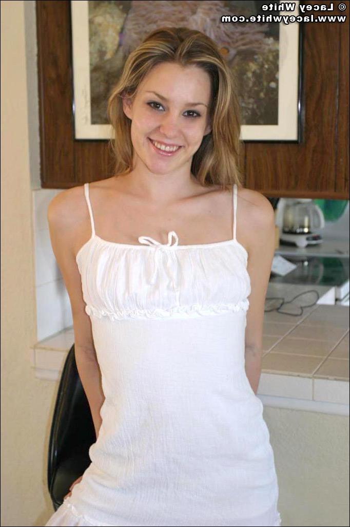 20P Pics of teen Lacey White showing her hotness
