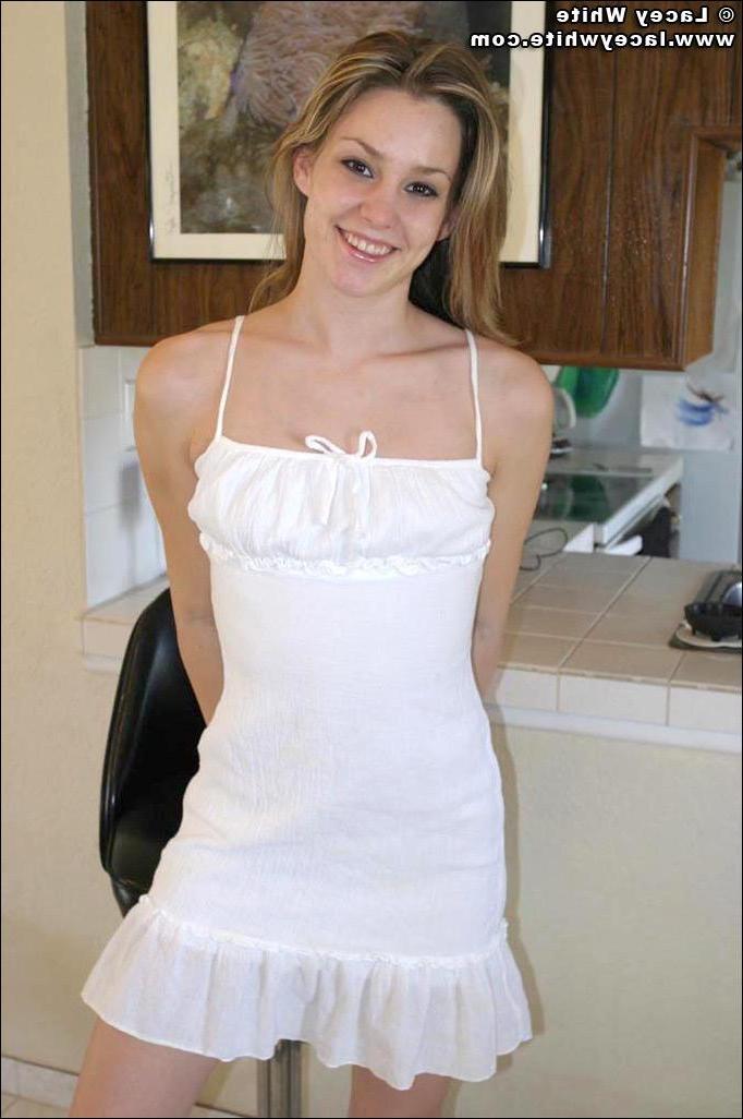20P Pics of teen Lacey White showing her hotness