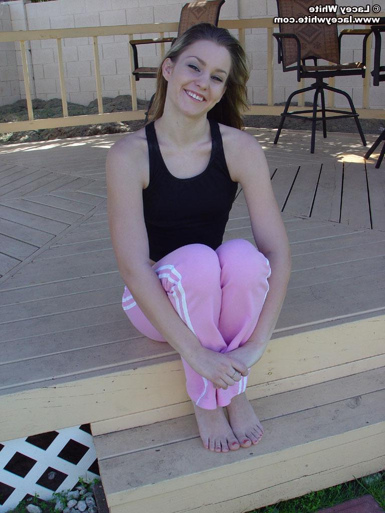 20P Pictures of teen star Lacey White all naked for you outside