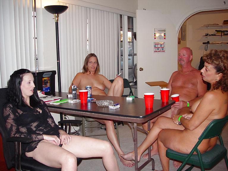 25P Real Swingers Club Moms