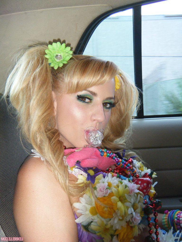 15P Pictures of Lexi Belle going wild at a club