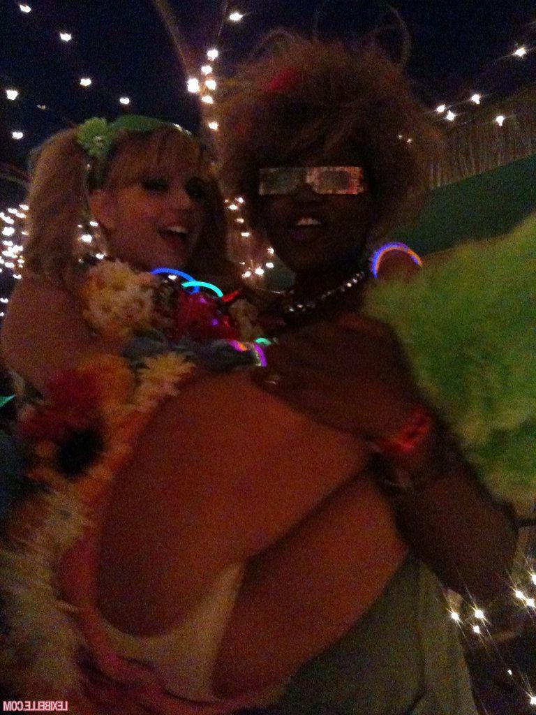 15P Pictures of Lexi Belle going wild at a club