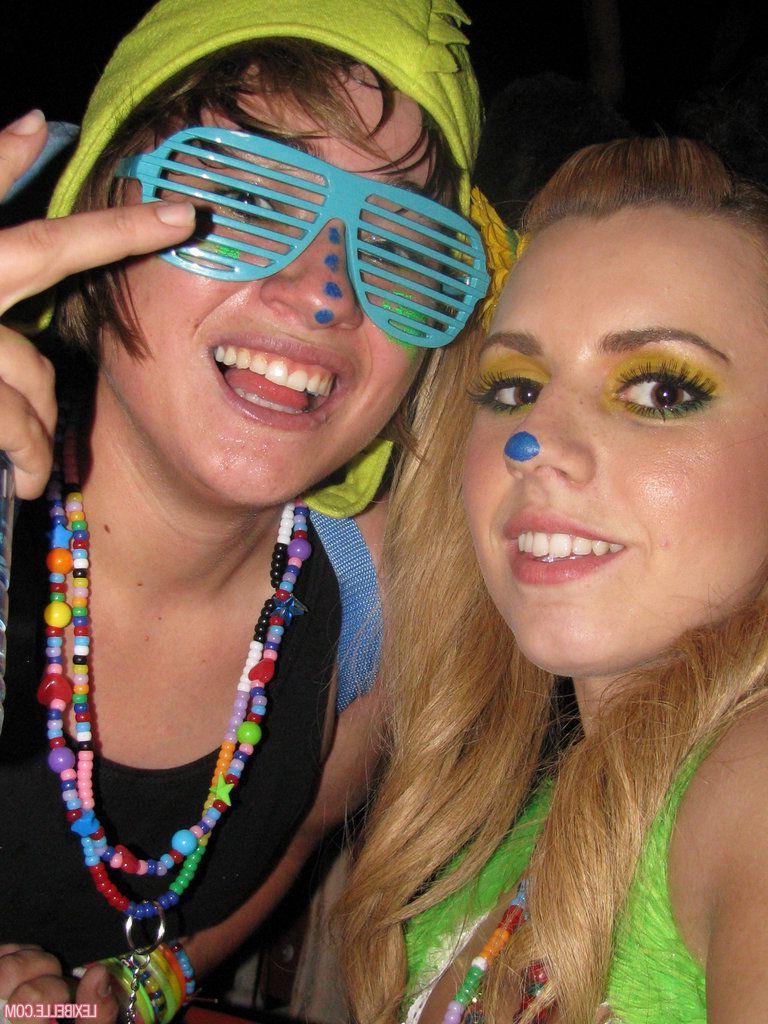 15P Pictures of Lexi Belle going wild at a club
