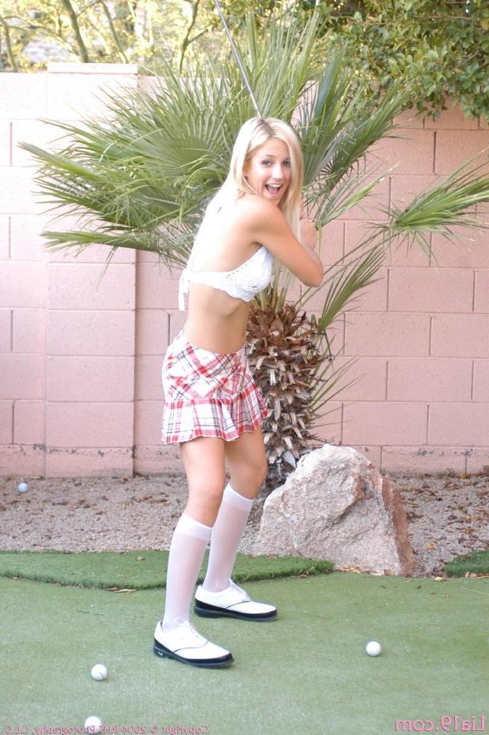 20P Pictures of Lia 19 getting naked on a golf course