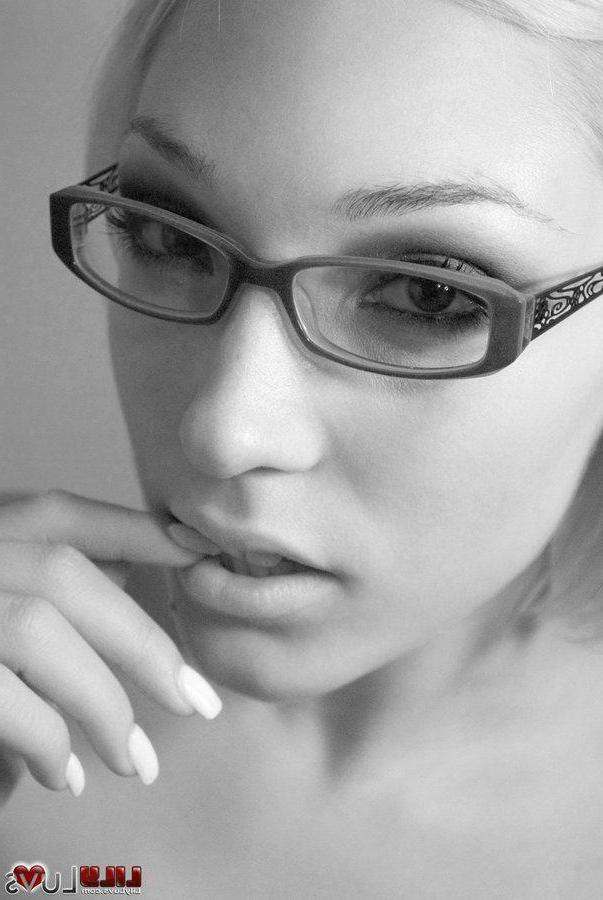 16P Pictures of Lily Luvs teasing in black and white
