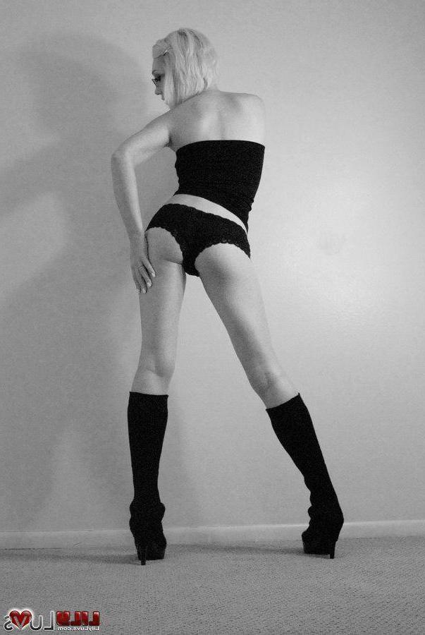 16P Pictures of Lily Luvs teasing in black and white