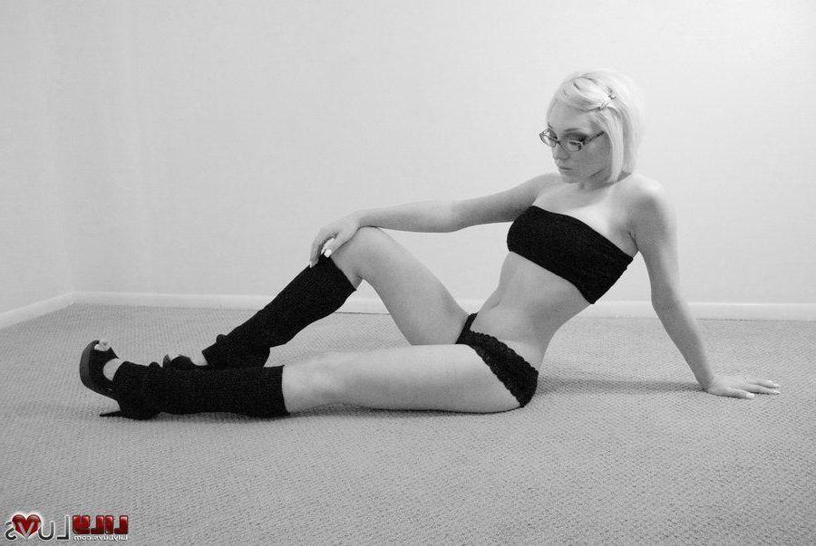 16P Pictures of Lily Luvs teasing in black and white