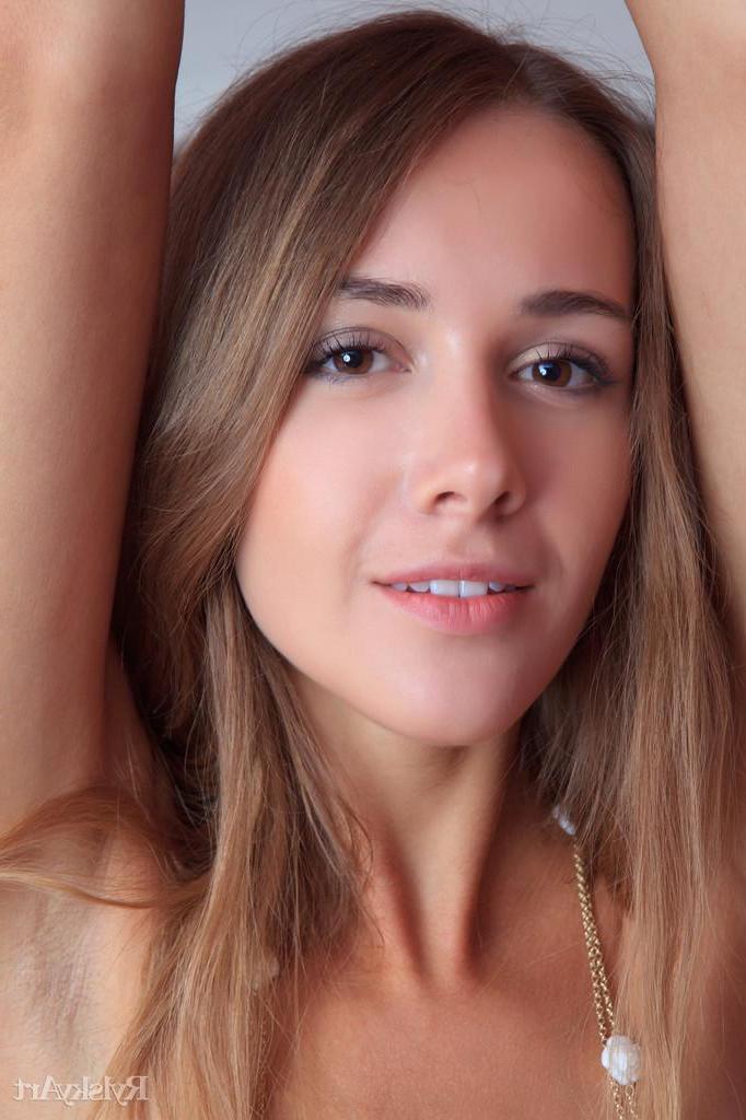 16P Beautiful blonde teen Lina Diamond displays her gorgeous tight body just for you