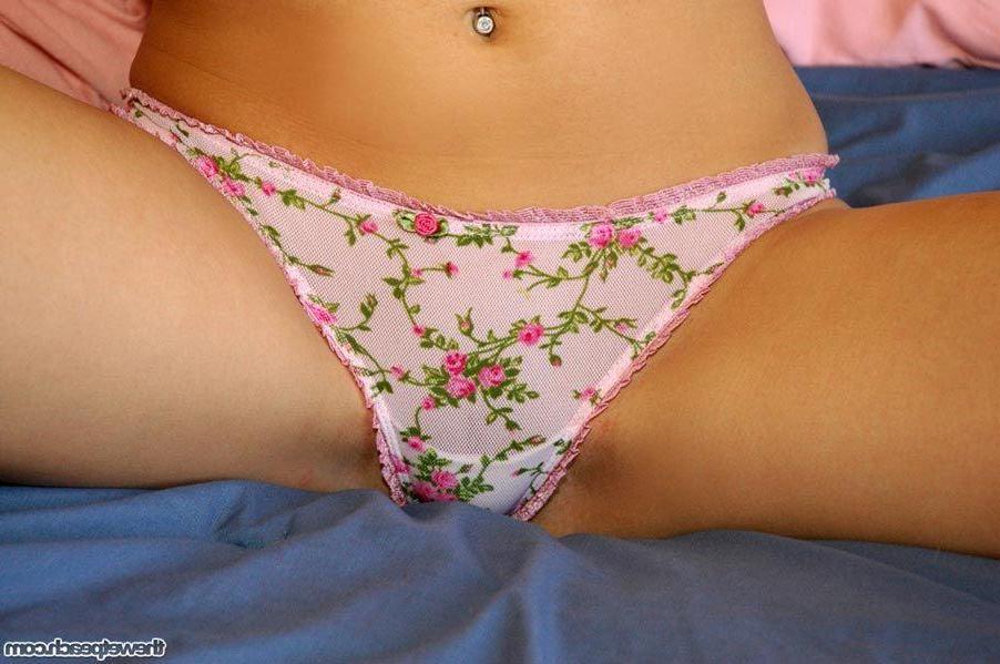 16P Pictures of Lindsay Marie waiting for you in bed