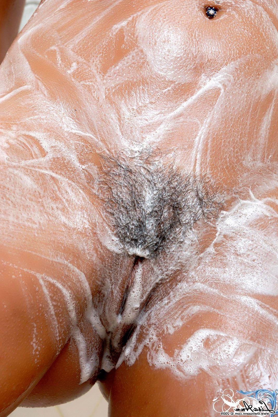 14P Pictures of Lisa Ann getting all wet
