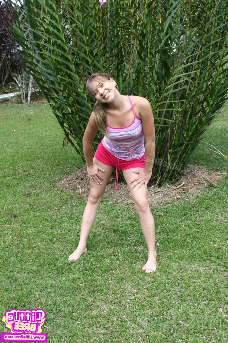 15P Pictures of teen amateur Little Bree exposing herself outside