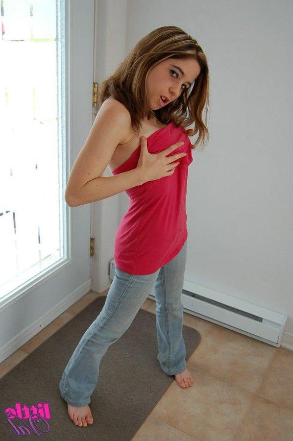 15P Pictures of Little Val pulling off her top for you