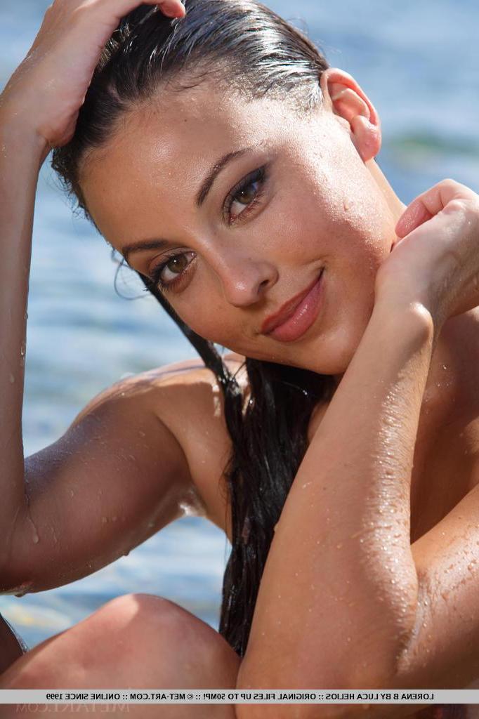 18P Lorena B gets her tight sexy body all wet for you