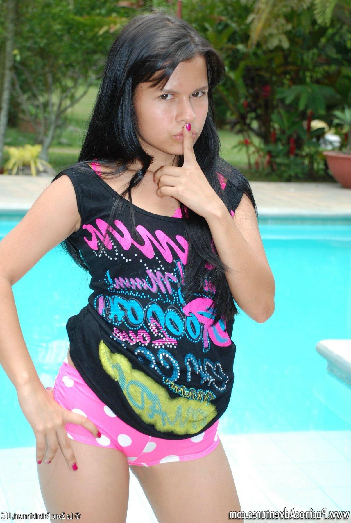 15P Lupe gets wet and the gets off with her dildo