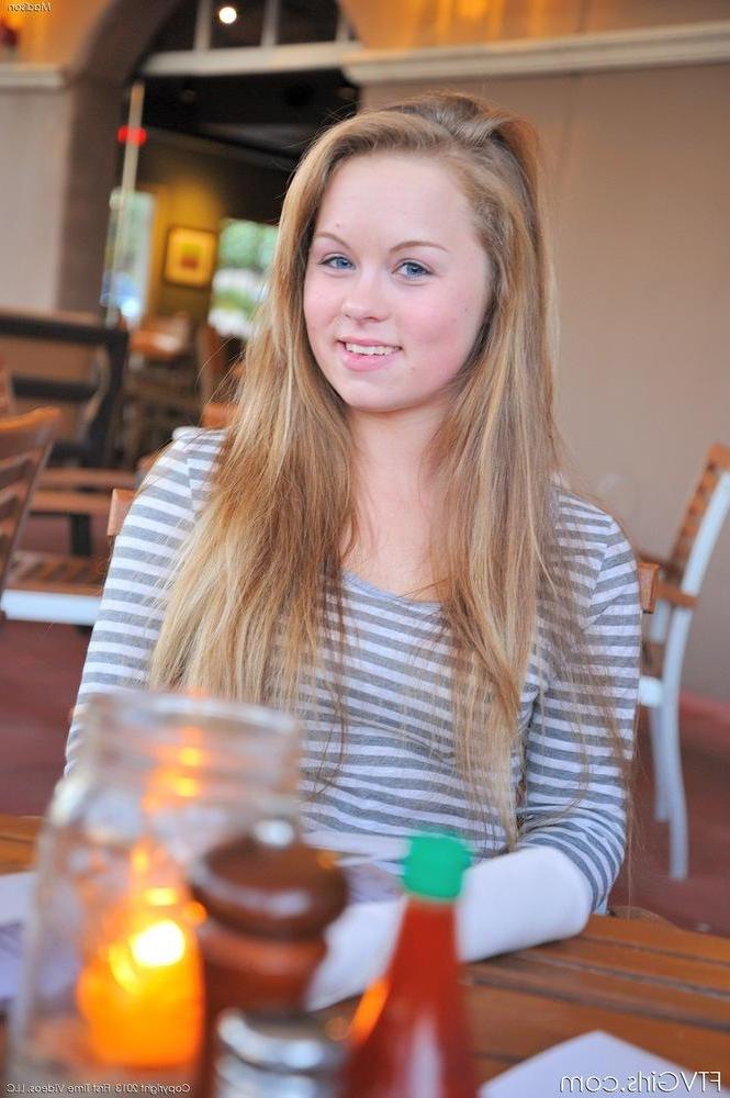 16P Pictures of blonde teen Madison masturbating with her shoe