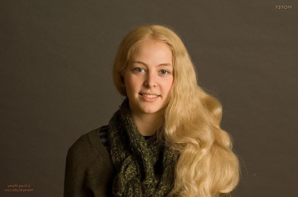 10P Blonde teen Mae drops her jeans to show you her tight pussy