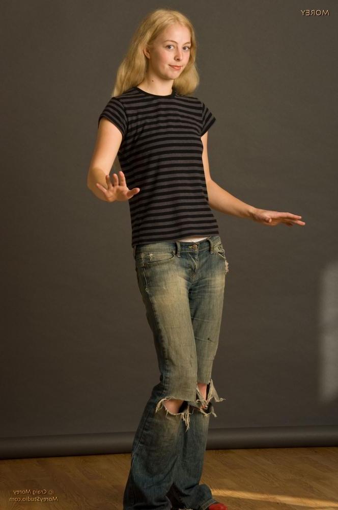 10P Blonde teen Mae drops her jeans to show you her tight pussy