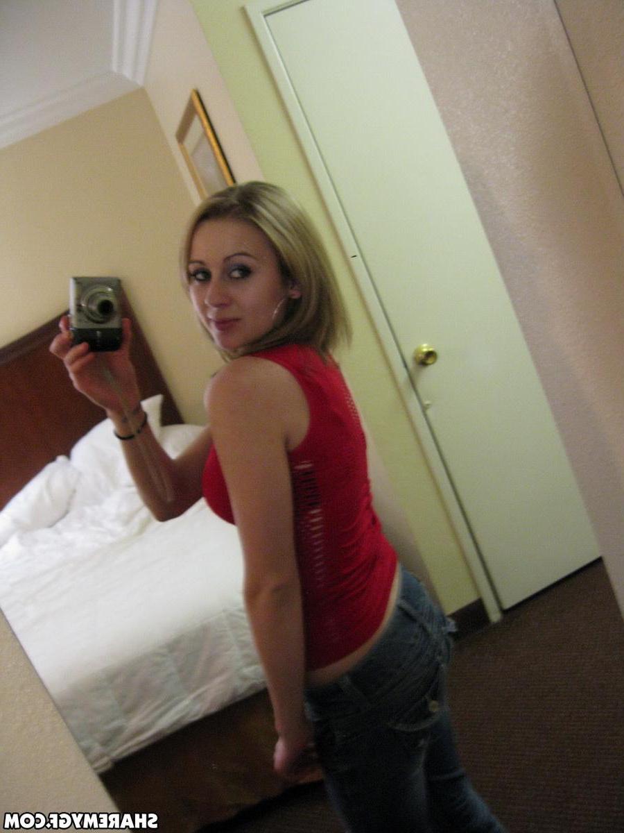 20P Blonde teen Mae Myers shares some hot selfies of her body